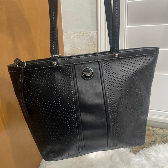 Coach Leather Tote Bag- NWT with Dust Bag - Picture 12 of 17